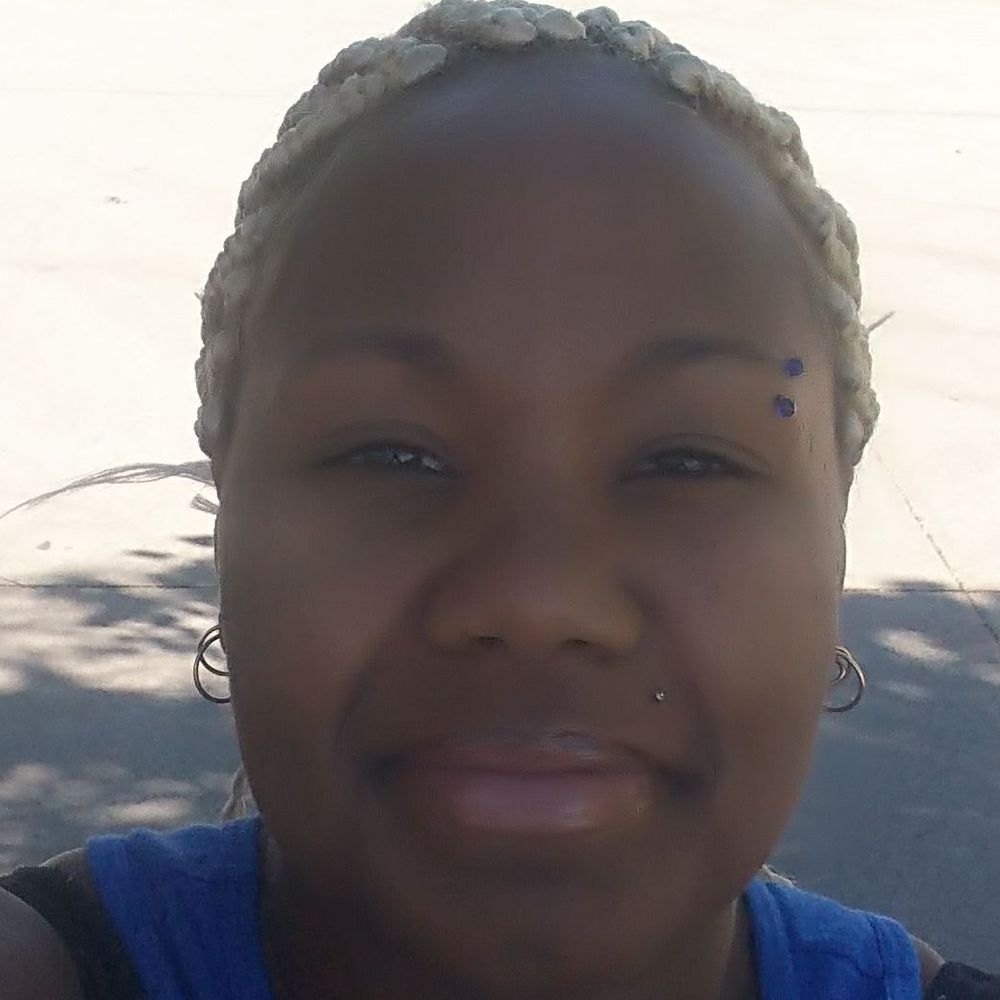 Meet your Posher, Monique